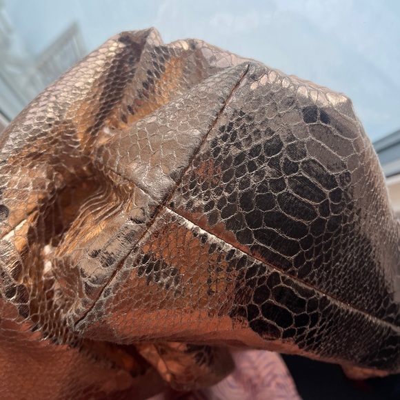 🤩HOST PICK🤩 Kate Spade rose gold tote!!! - Picture 15 of 16